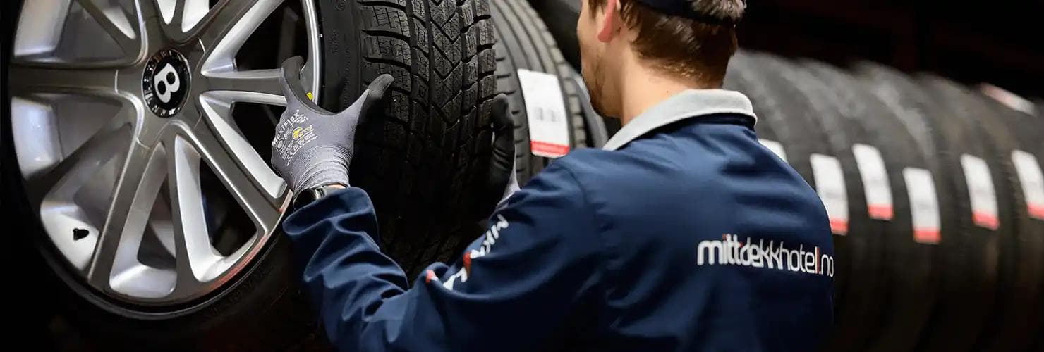 Dekkhotell – lagring, hjulskift og dekkvask inkludert Dekkhotell – lagring, hjulskift og dekkvask inkludert